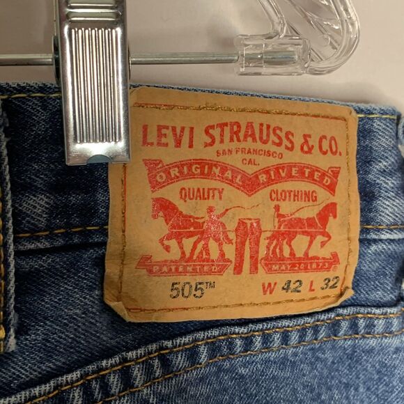 Levis Mens 505 Jeans 42 x 32 Red Tab Medium Wash Straight Leg - Picture 11 of 12